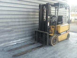 Chariot élévateur frontal 4 roues Caterpillar EP25K-PAC