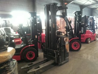 Gerbeur porté debout Caterpillar NSR16N