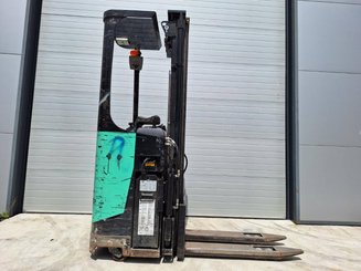 Gerbeur porté debout Caterpillar NSR16N