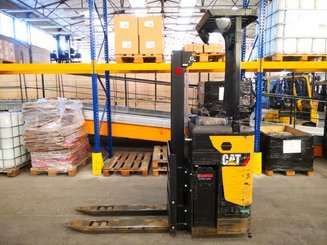 Gerbeur porté debout Caterpillar NSR12N