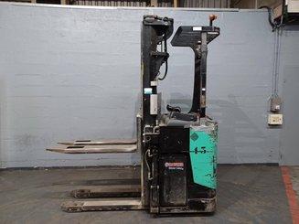Gerbeur porté debout Caterpillar NSR20N
