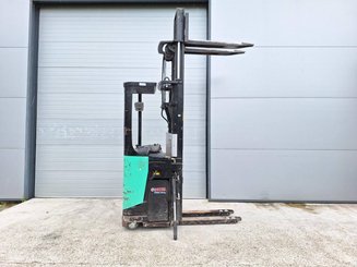 Gerbeur porté debout Caterpillar NSR20N
