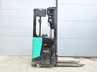 Gerbeur porté debout Caterpillar NSR20N