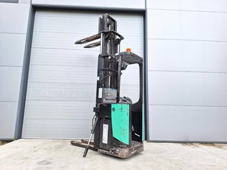 Gerbeur porté debout Caterpillar NSR20N