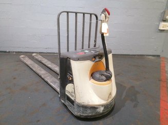 Transpalette accompagnant Crown WP3020-2.0