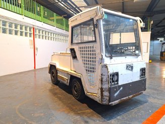 Tracteur de remorquage Charlatte T135