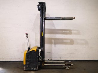 Gerbeur accompagnant Caterpillar NSP16NI