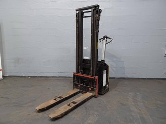 Gerbeur accompagnant Caterpillar NSP12N - 1