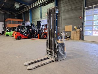 Gerbeur accompagnant Caterpillar NSP16N2 - 5