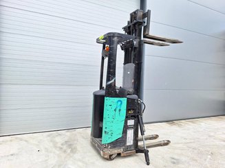Gerbeur porté debout Caterpillar NSR16N