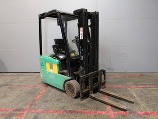 Chariot élévateur frontal 3 roues Yale ERP16 ATF