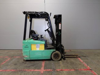 Chariot élévateur frontal 3 roues Yale ERP16 ATF
