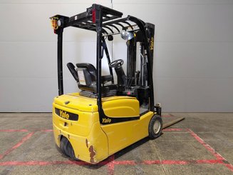 Chariot élévateur frontal 3 roues Yale ERP18VT