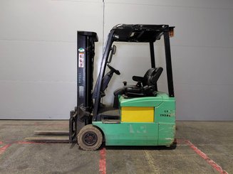 Chariot élévateur frontal 3 roues Yale ERP16 ATF