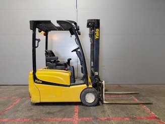 Chariot élévateur frontal 3 roues Yale ERP18VT