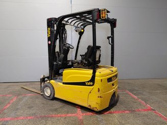 Chariot élévateur frontal 3 roues Yale ERP18VT