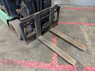 Chariot élévateur frontal 3 roues Yale ERP16 ATF