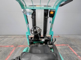 Chariot élévateur frontal 3 roues Yale ERP16VTLWB