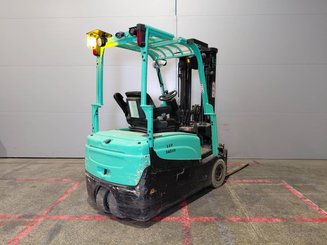 Chariot élévateur frontal 3 roues Yale ERP16VTLWB