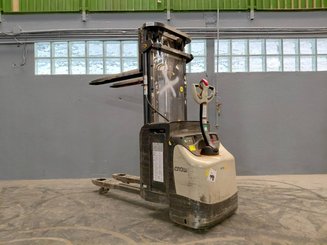 Gerbeur accompagnant Crown ESI4000-12 - 1