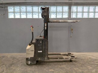 Gerbeur accompagnant Crown ESI4000-12 - 10