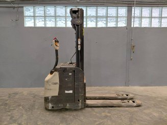 Gerbeur accompagnant Crown ESI4000-12 - 3