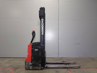 Gerbeur accompagnant Hangcha CDD12-E - 2