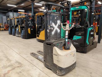 Gerbeur accompagnant Crown ESI4000-12 - 1