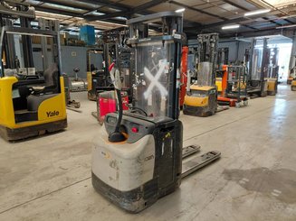 Gerbeur accompagnant Crown ESI4000-12 - 1