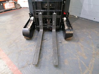 Chariot à mât rétractable Caterpillar NR20N2H