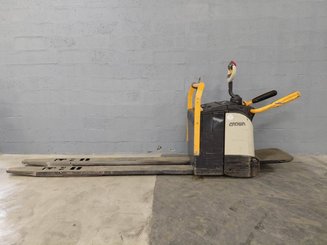 Transpalette porté debout Crown WT3060 - 5