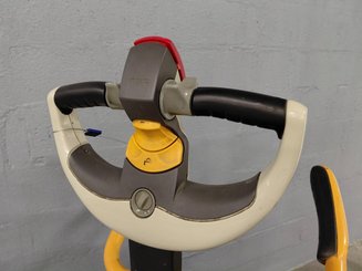 Transpalette porté debout Crown WT3060 - 7