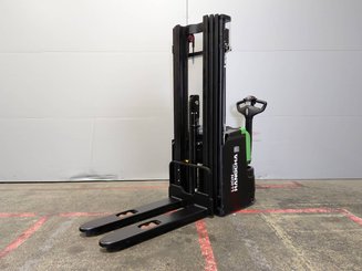 Gerbeur accompagnant Hangcha CDD16-XT1-SI
