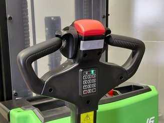 Gerbeur accompagnant Hangcha CDD16-XT1-SI