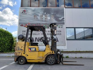 Chariot élévateur frontal 4 roues Caterpillar GC40K - 5