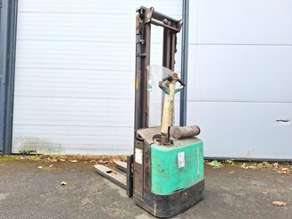 Gerbeur accompagnant Mitsubishi SBP12N
