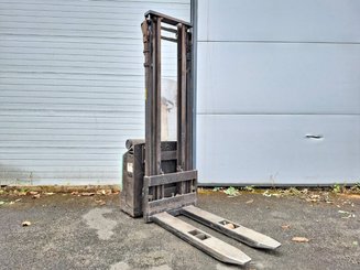 Gerbeur accompagnant Mitsubishi SBP12N