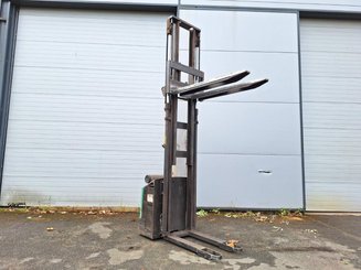 Gerbeur accompagnant Mitsubishi SBP12N