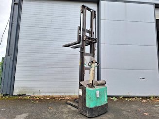 Gerbeur accompagnant Mitsubishi SBP12N