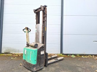 Gerbeur accompagnant Mitsubishi SBP12N