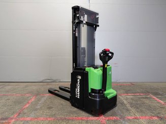 Gerbeur accompagnant Hangcha CDD16-XT1-SIL