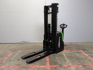 Gerbeur accompagnant Hangcha CDD16-XT1-SI