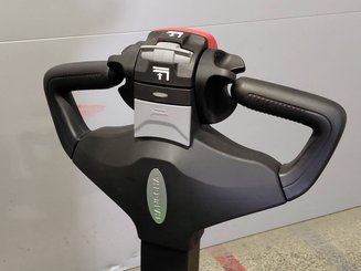 Gerbeur accompagnant Hangcha CDD16-XT1-SI
