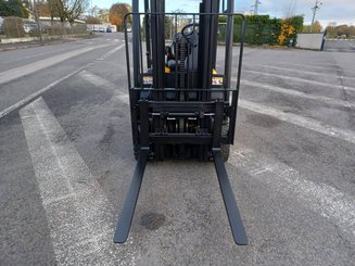 Chariot élévateur frontal 3 roues Yale ERP16VTMWB