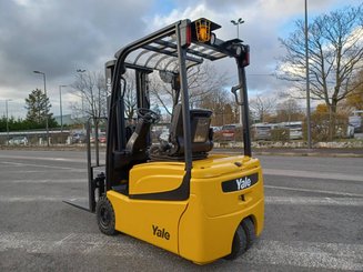 Chariot élévateur frontal 3 roues Yale ERP16VTMWB