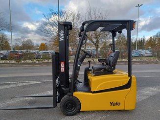 Chariot élévateur frontal 3 roues Yale ERP16VTMWB