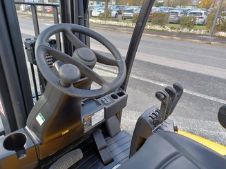 Chariot élévateur frontal 3 roues Yale ERP16VTMWB