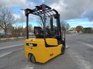 Chariot élévateur frontal 3 roues Yale ERP16VTMWB