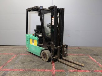Chariot élévateur frontal 3 roues Yale ERP16 ATF