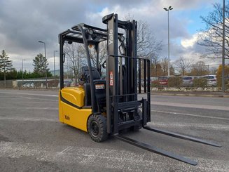 Chariot élévateur frontal 3 roues Yale ERP16VTMWB